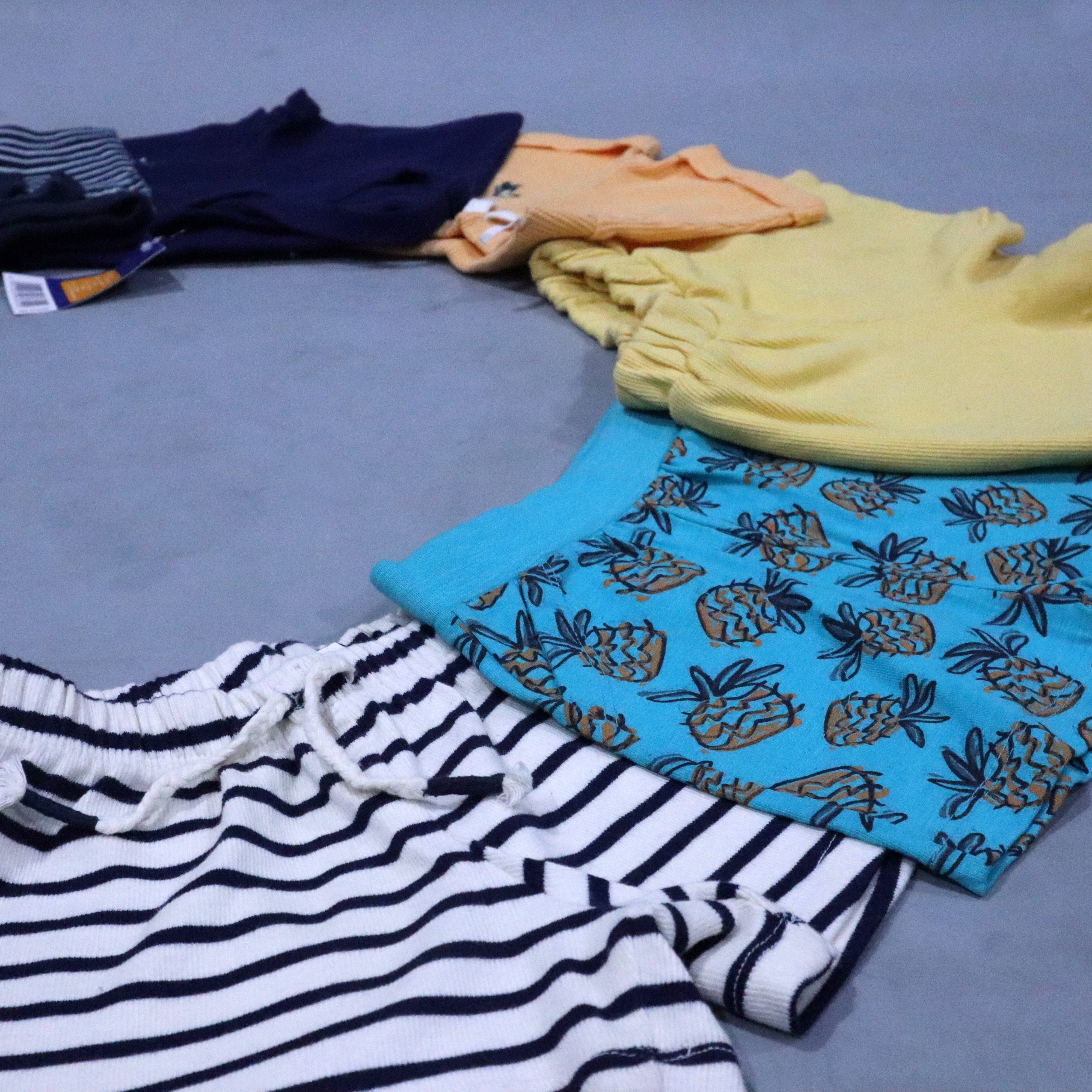 PACK OF 2 SUMMER SHORTS ( MINOR DEFECTED )