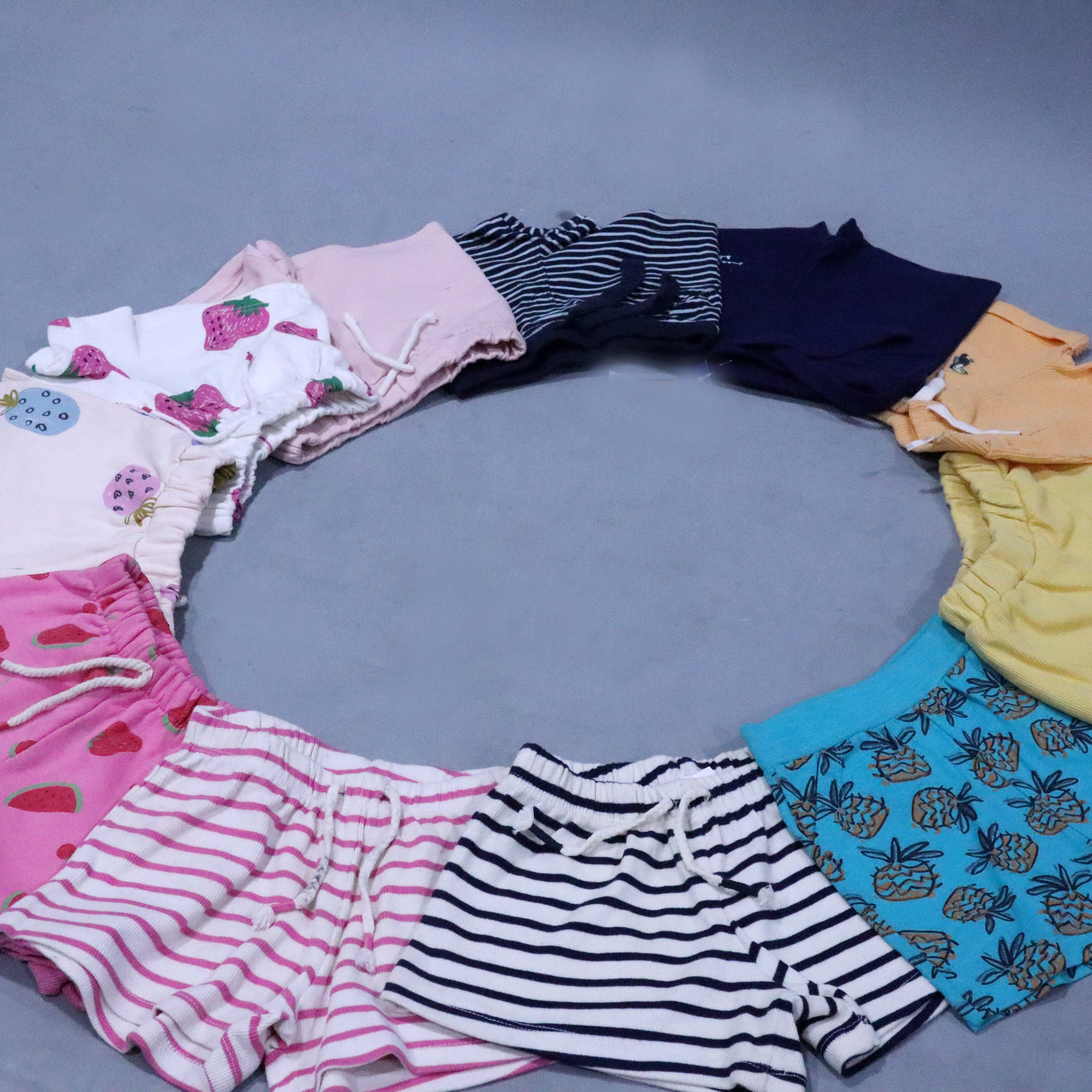 PACK OF 2 SUMMER SHORTS ( MINOR DEFECTED )