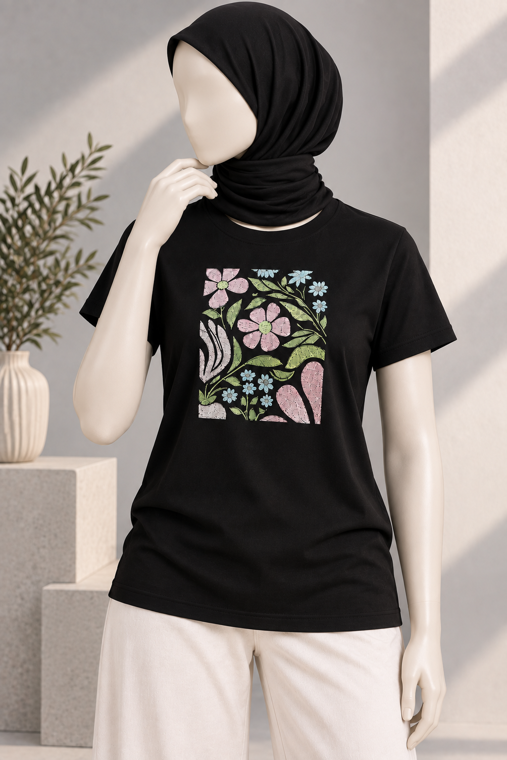 BLACK FLOWERS PRINT T-SHIRT FOR WOMEN Secondary image