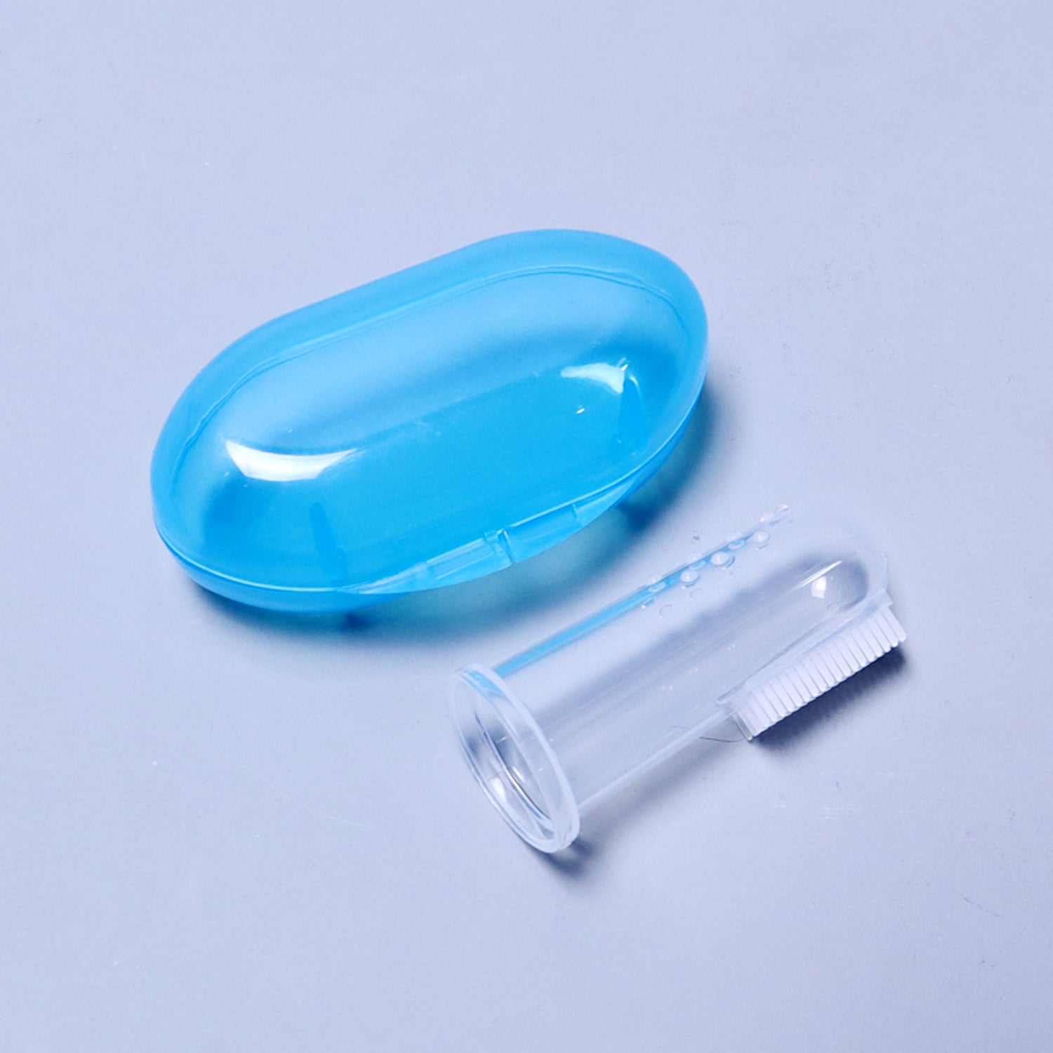 CUDDLES BABY BLUE COLOR SLICONE FINGER BRUSH WITH PROTECTIVE COVER Main image