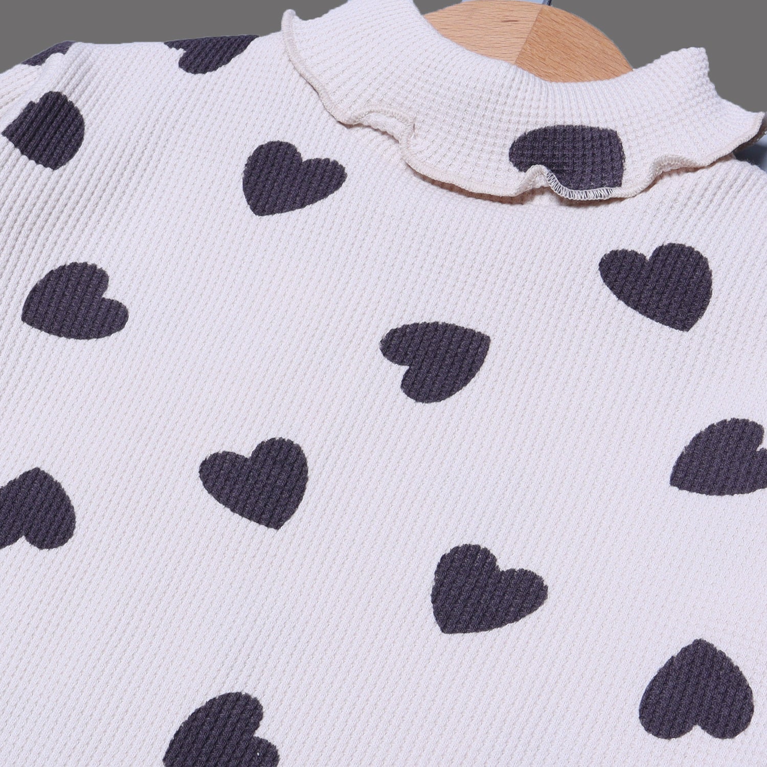 CREAM HIGH NECK & FRIL TROUSER "HEARTS" PRINTED THERMAL FABRIC WINTER SUIT