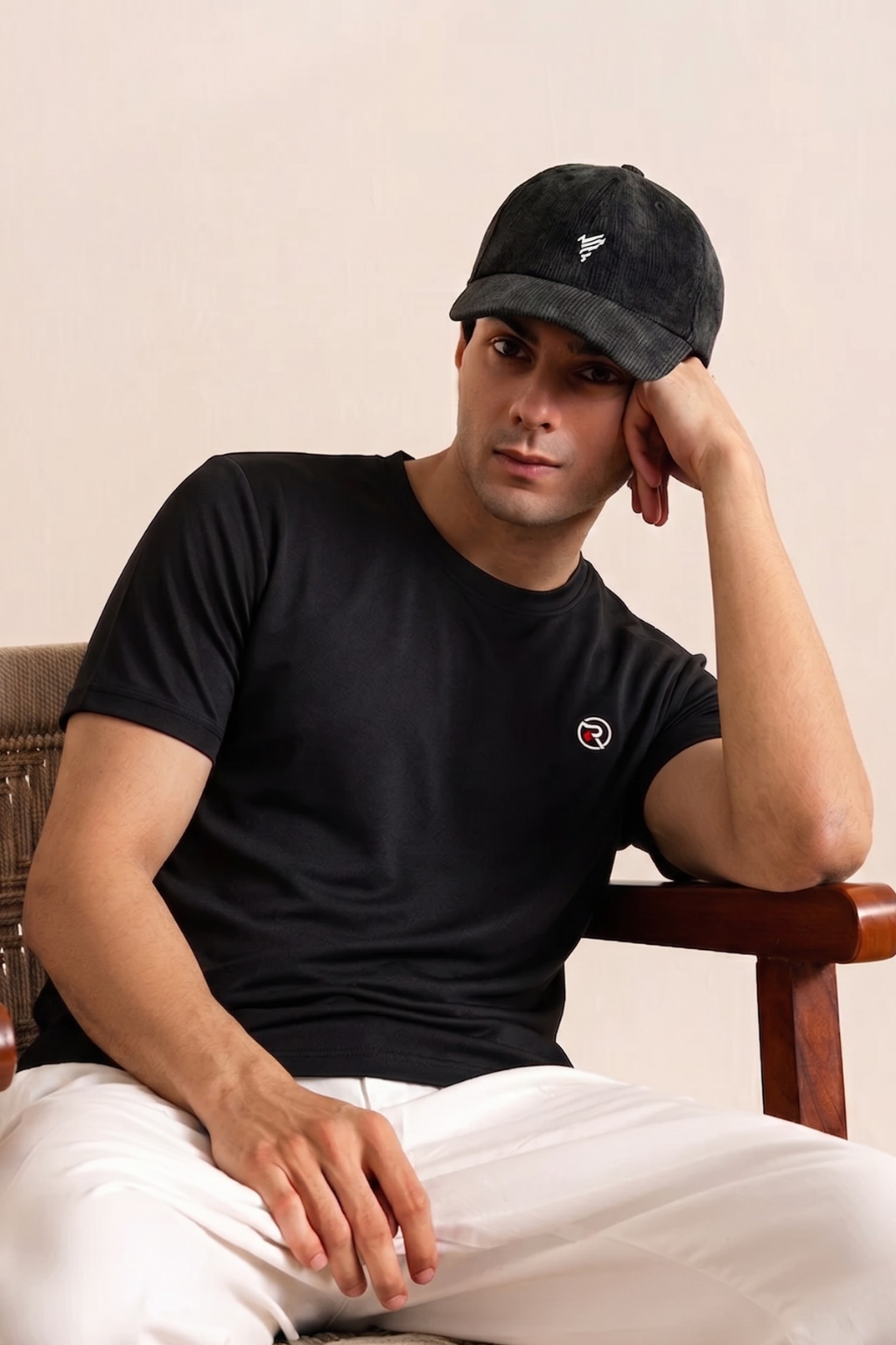 Black Plain "R" Logo Print T-Shirt For Men Main image