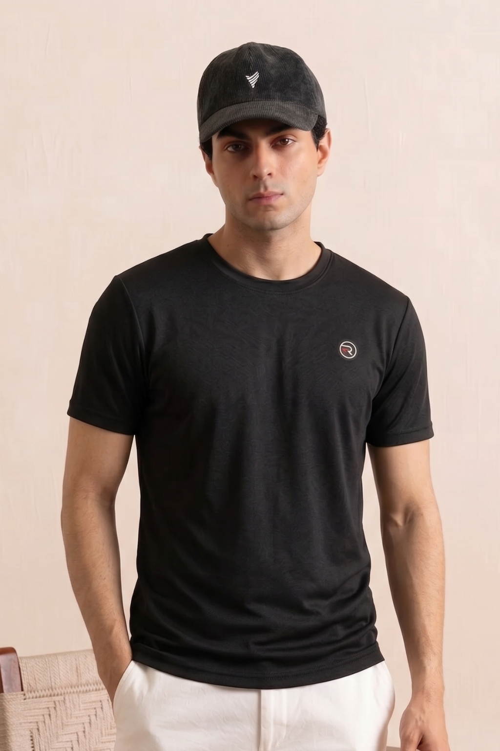 Black Plain "R" Logo Print T-Shirt For Men Secondary image