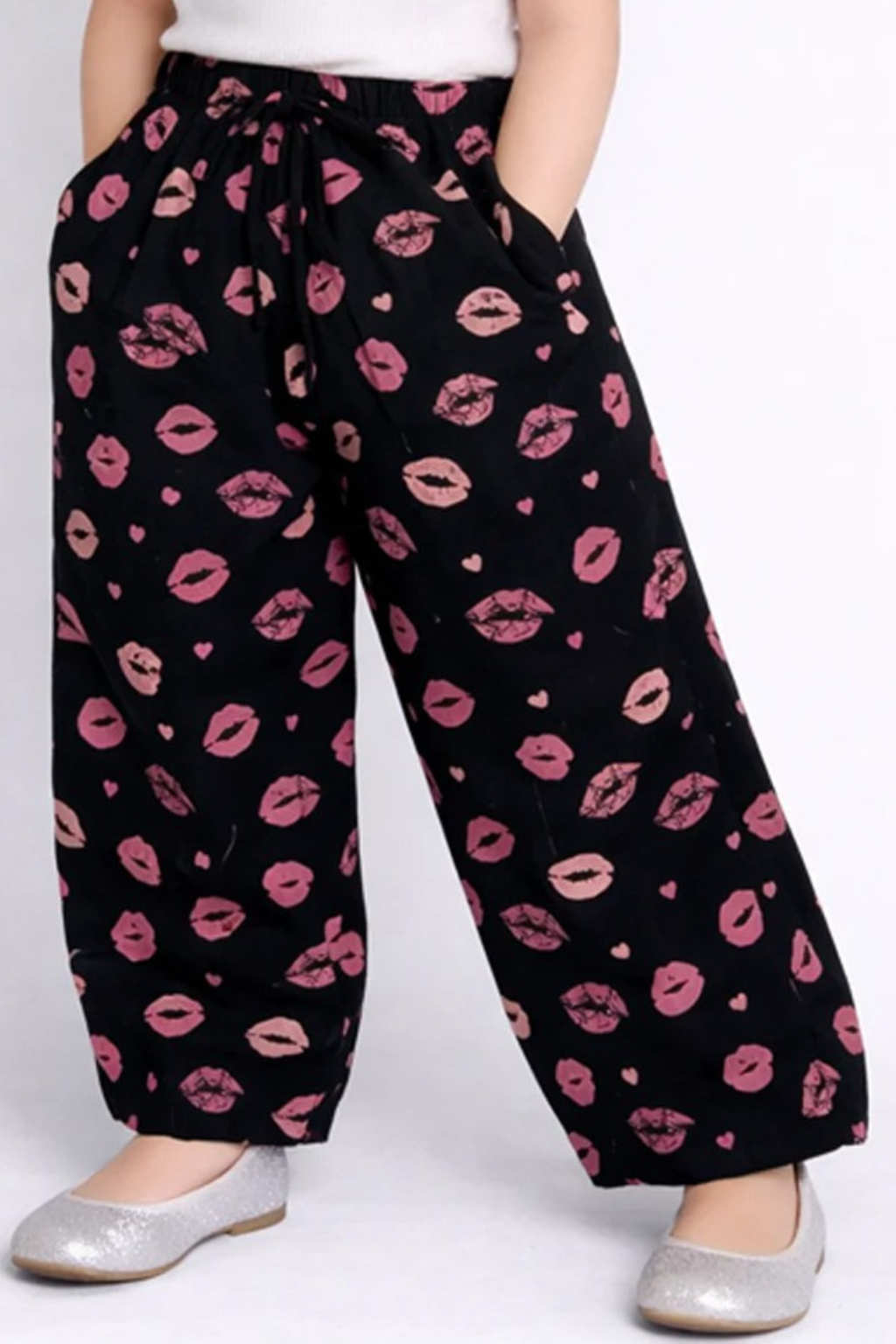 Black Lips Print Plazo Pockets Pajama For Girls