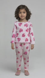 Load and play video in Gallery viewer, PEACH WITH HEARTS PRINT DROP NIDDLE RIBBED FABRIC SUIT FOR GIRLS MID SEASON
