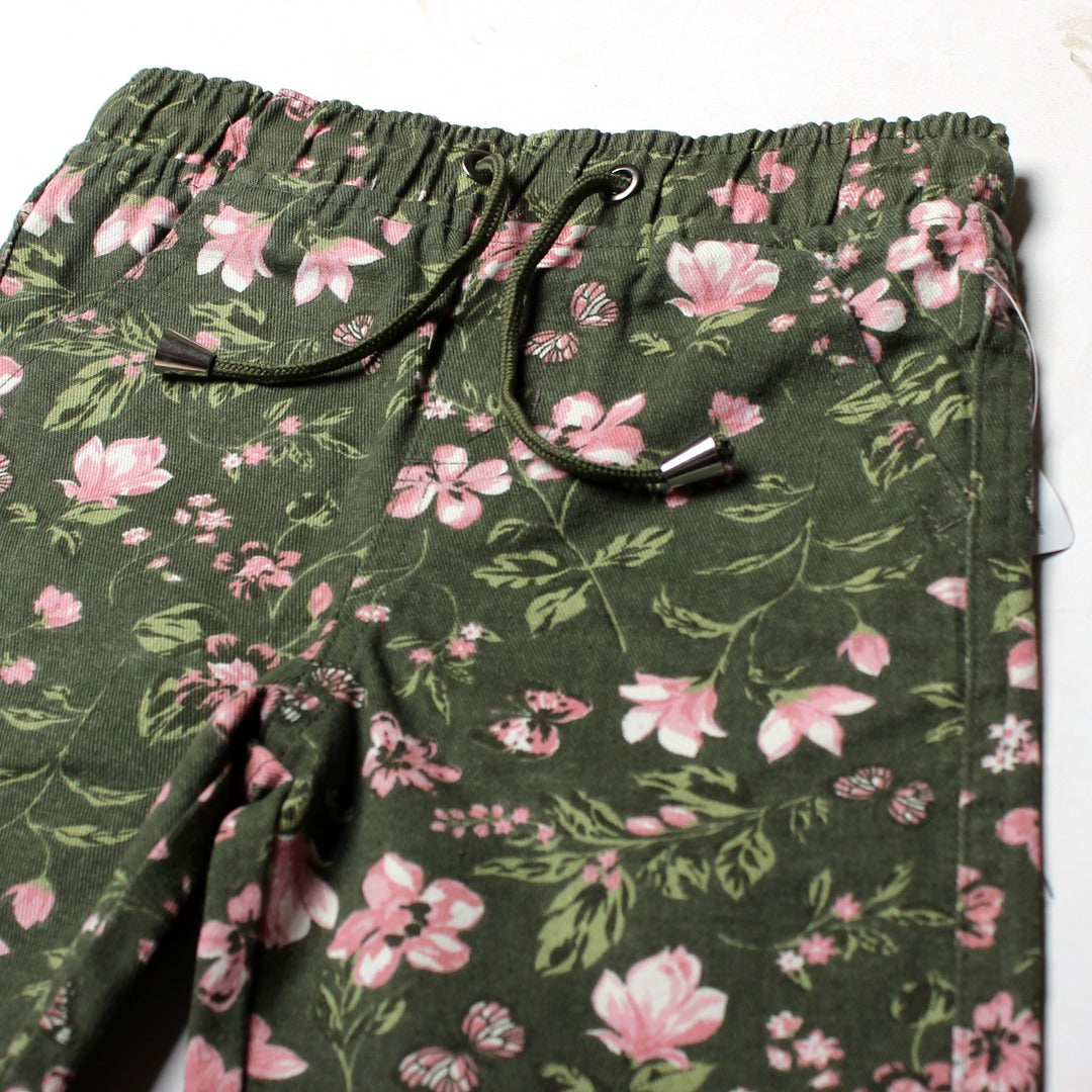 NEW SUMMER GREEN WITH PINK FLOWER PRINTED UNISEX SHORTS Secondary image